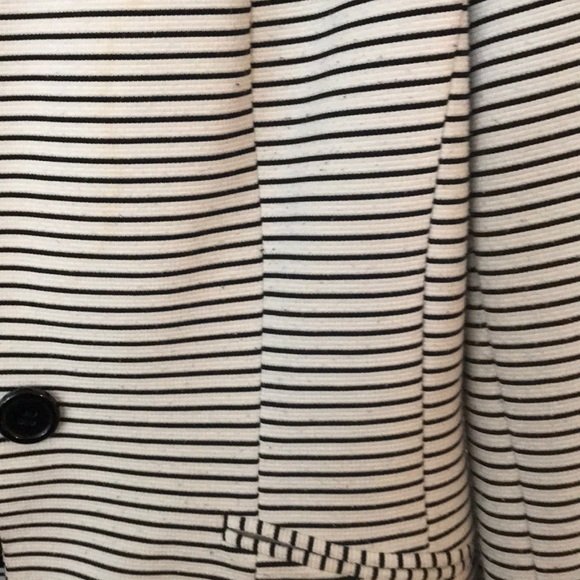White and Black striped blazer . Great condition - Picture 2 of 3